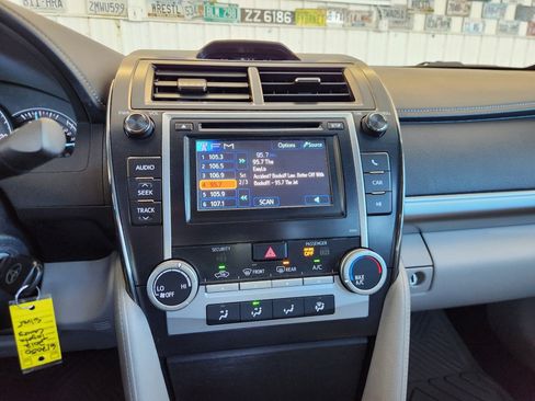 Used 2012 Toyota Camry LE FWD image 9