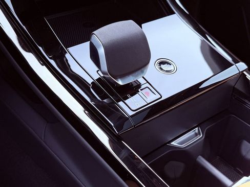 New 2026 Land Rover Range Rover Sport SE image 25