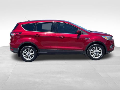 Used 2017 Ford Escape SE w/ SE Cold Weather Package AWD/4WD image 9