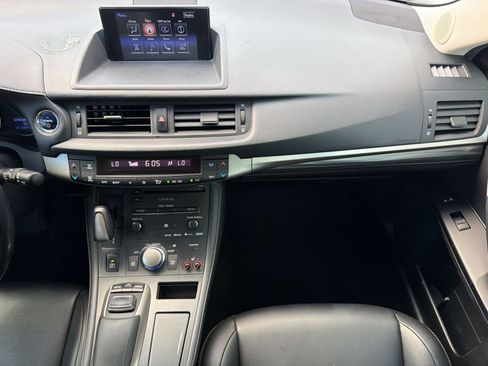 Used 2015 Lexus CT 200h w/ Navigation Package FWD image 30