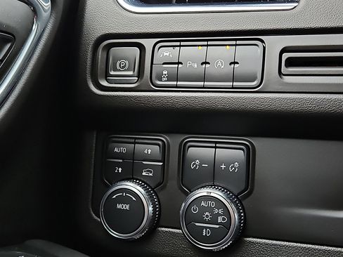 Used 2023 GMC Yukon SLT image 25