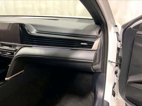 Used 2025 Toyota Camry XSE image 13