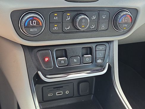 Used 2020 GMC Terrain SLT w/ Preferred Package FWD image 19