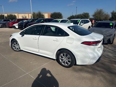 Used 2025 Toyota Corolla LE image 5
