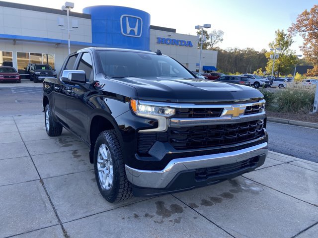 Used 2023 Chevrolet Silverado 1500 LT w/ Z71 Off-Road Package AWD/4WD image 2