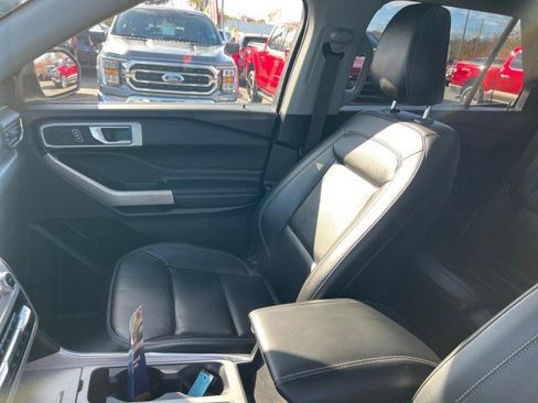 Certified 2022 Ford Explorer XLT w/ Equipment Group 202A image 9
