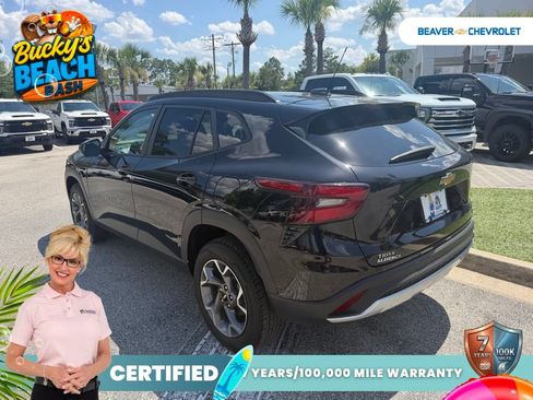 Used 2025 Chevrolet Trax LT FWD image 6