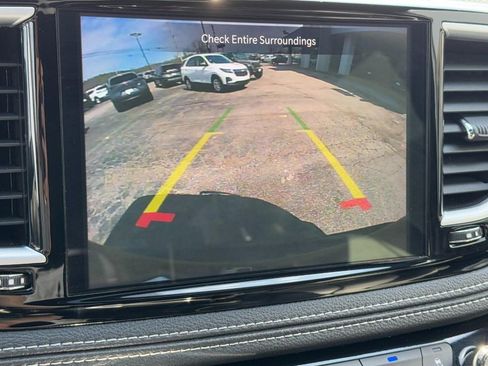 Used 2025 Chrysler Pacifica Limited image 24