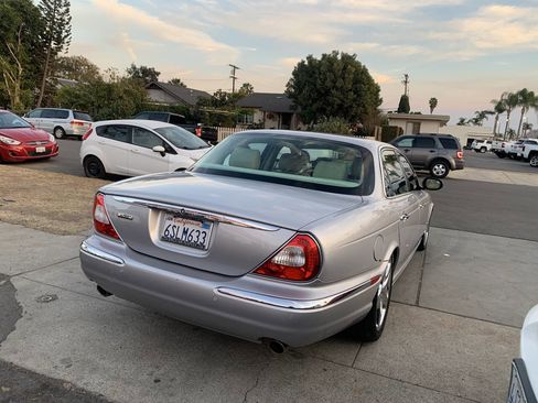 Used 2006 Jaguar XJ8 image 8