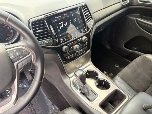 Used 2021 Jeep Grand Cherokee Laredo X RWD image 19
