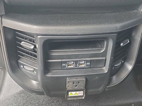 Used 2022 RAM 1500 Laramie AWD/4WD image 17