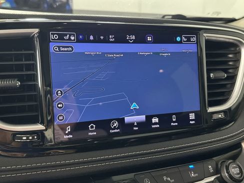 Used 2023 Chrysler Pacifica Limited FWD image 18