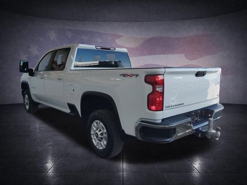 Used 2022 Chevrolet Silverado 2500 LT w/ Convenience Package AWD/4WD image 3