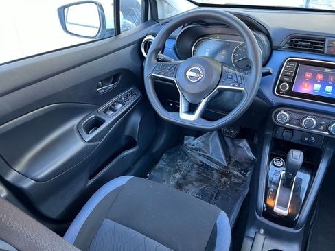 Used 2025 Nissan Versa SV image 30