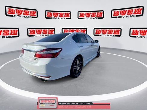 Used 2017 Honda Accord Touring image 2