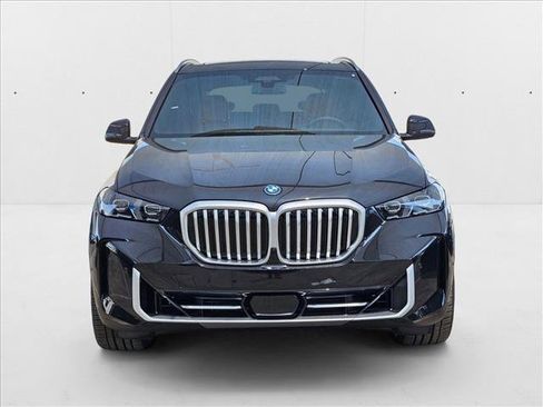 New 2026 BMW X5 xDrive50e image 2