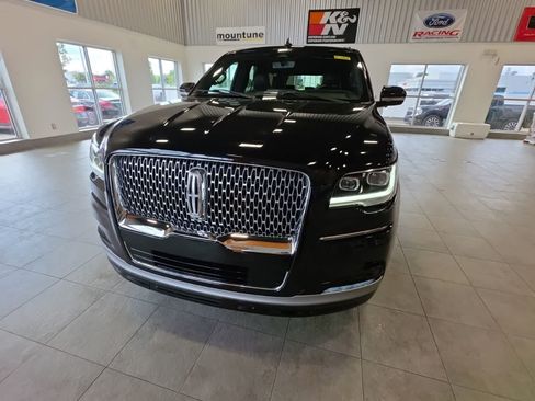 Used 2022 Lincoln Navigator Reserve AWD/4WD image 2