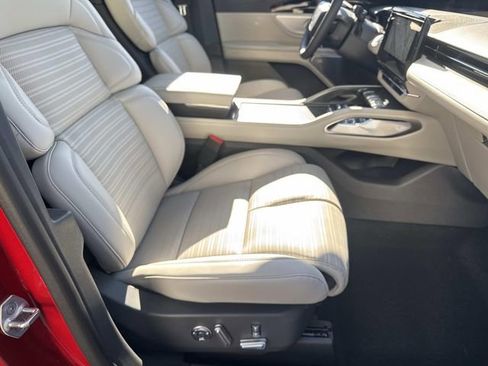 New 2026 Lincoln Nautilus Reserve image 9