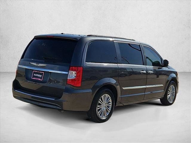 Used 2015 Chrysler Town & Country Touring-L w/ Driver Convenience Group FWD image 5