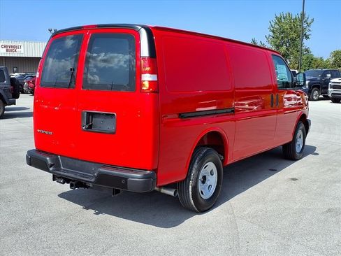 Used 2025 Chevrolet Express 3500 w/ Driver Convenience Package image 7
