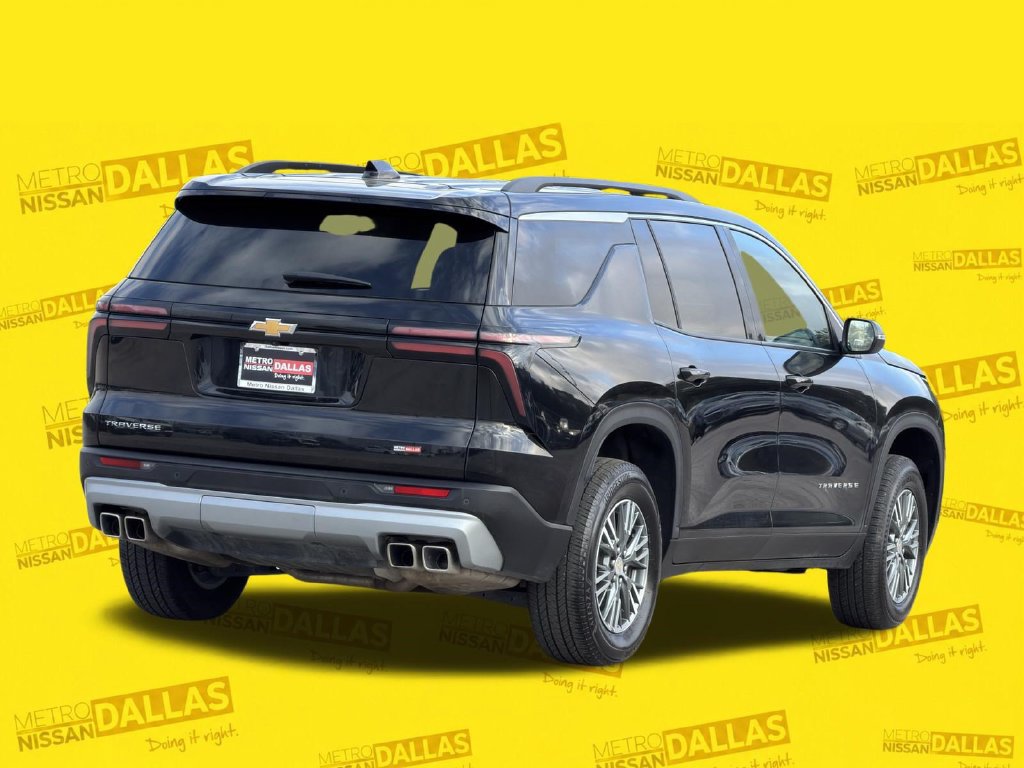 Used 2025 Chevrolet Traverse LT FWD image 5