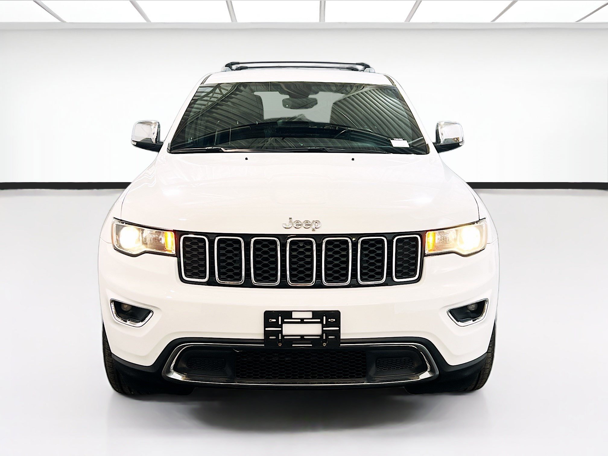 Used 2018 Jeep Grand Cherokee Limited RWD image 2