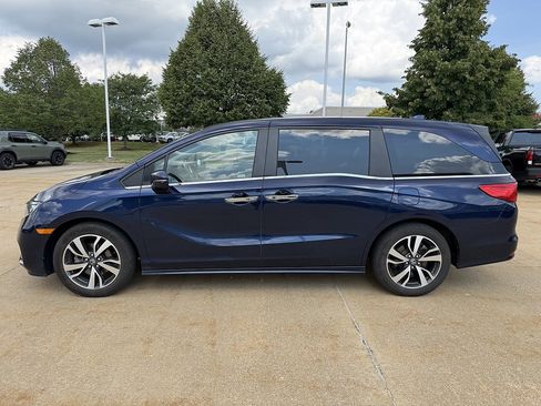 Used 2024 Honda Odyssey Touring image 3