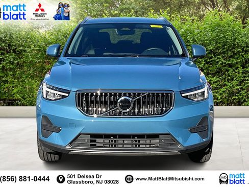 Used 2025 Volvo XC40 B5 Core image 3