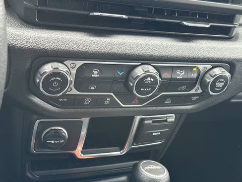 Used 2024 Jeep Gladiator Sport image 19