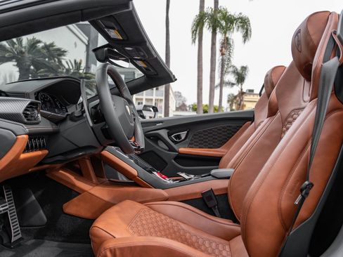 Used 2024 Lamborghini Huracan EVO image 23