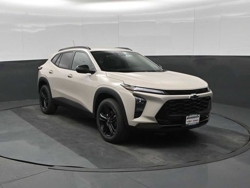 New 2026 Chevrolet Trax ACTIV w/ Driver Confidence Package image 2