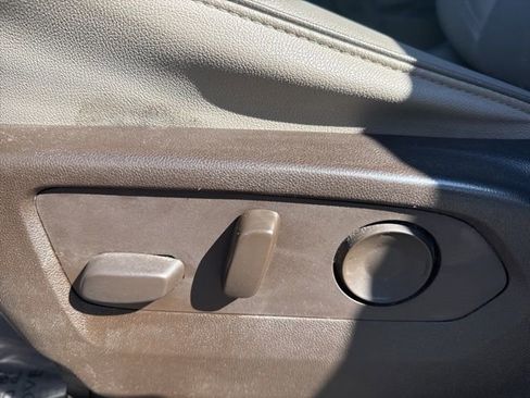 Used 2021 GMC Yukon SLT w/ SLT Premium Package image 11