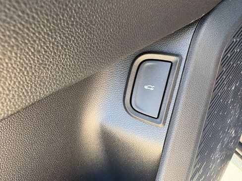 Used 2025 Chevrolet Equinox RS w/ Safety and Technology Package AWD/4WD image 9