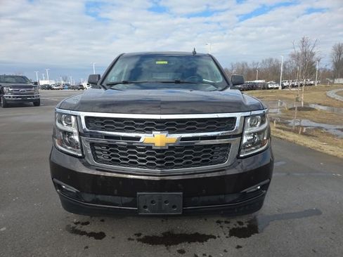 Used 2018 Chevrolet Suburban LT image 2