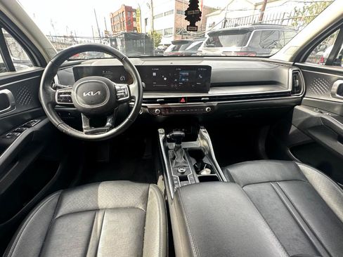 Used 2024 Kia Sorento S FWD image 9