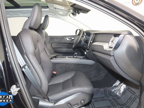 Used 2025 Volvo XC60 B5 Plus image 13