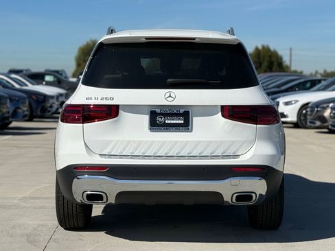 New 2025 Mercedes-Benz GLB 250 image 9