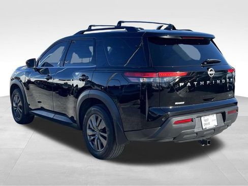 Used 2024 Nissan Pathfinder SV w/ SV Premium Package image 5