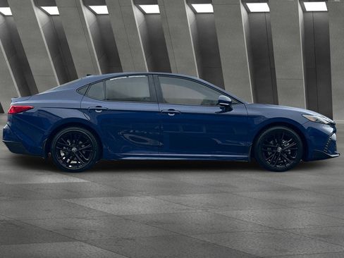 Used 2025 Toyota Camry LE image 3