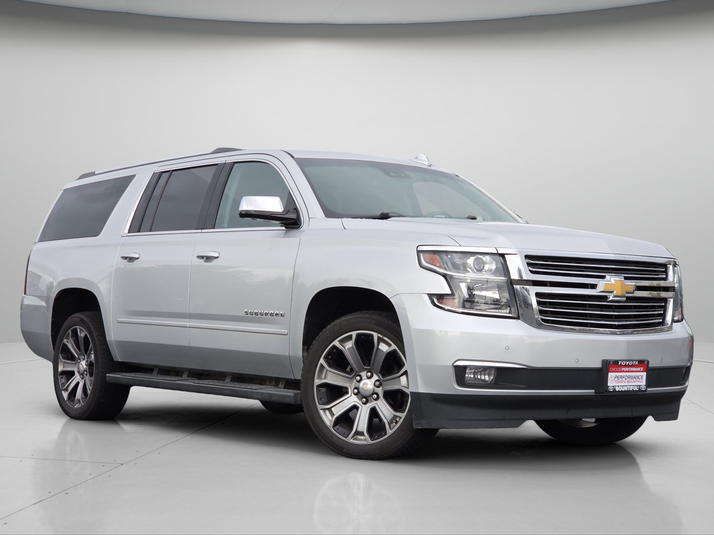 Used 2019 Chevrolet Suburban Premier AWD/4WD image 2
