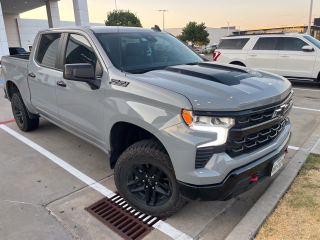Used 2024 Chevrolet Silverado 1500 LT Trail Boss w/ Convenience Package II AWD/4WD image 2