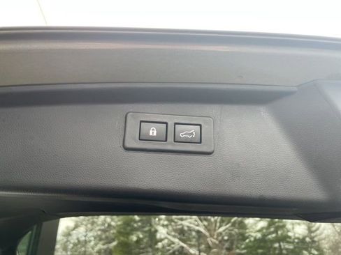 Used 2023 Subaru Outback Premium image 8