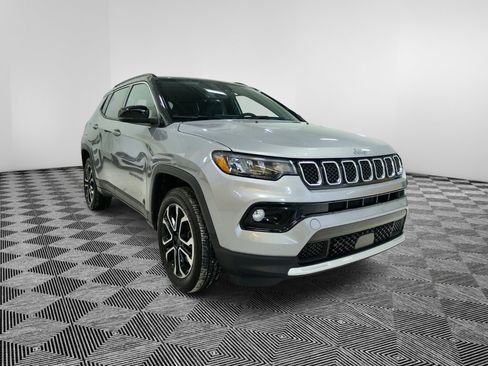 Used 2023 Jeep Compass Limited image 7