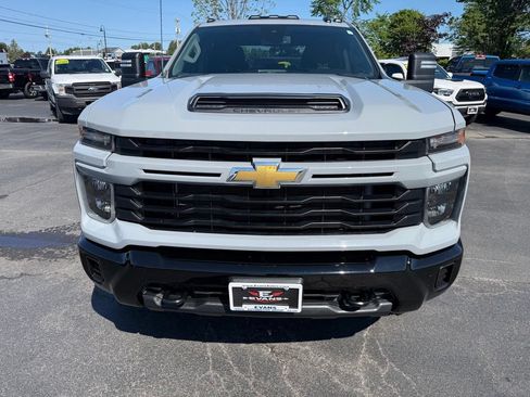 Used 2024 Chevrolet Silverado 2500 Custom w/ Custom Value Package AWD/4WD image 2
