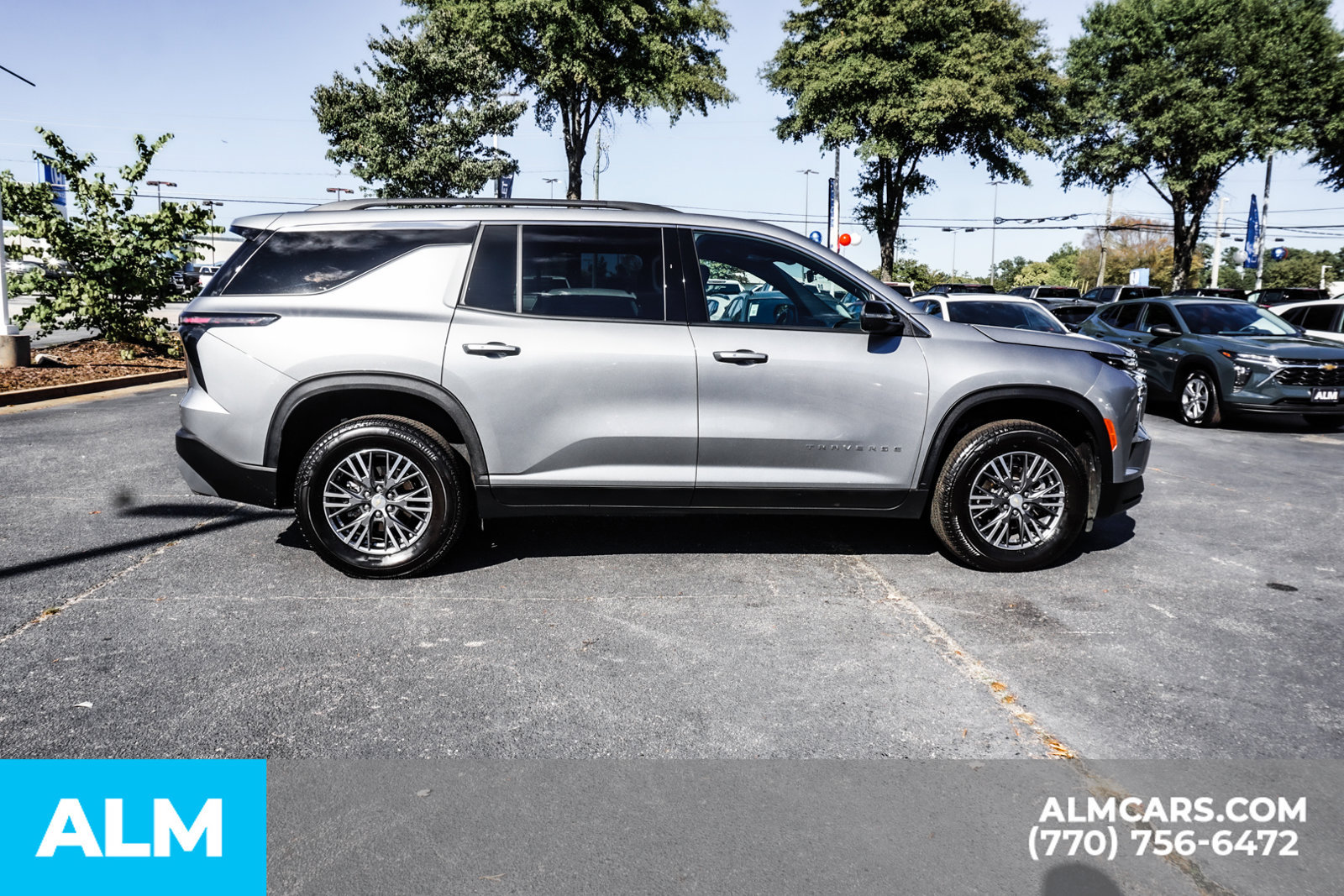 Used 2025 Chevrolet Traverse LT w/ LPO, Floor Liner Package FWD image 10