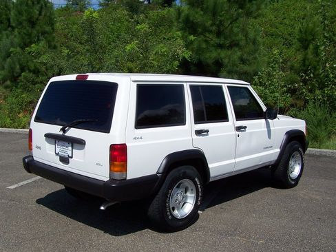 Used 1999 Jeep Cherokee SE image 4