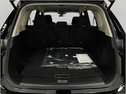 Certified 2025 Nissan Rogue SV image 5