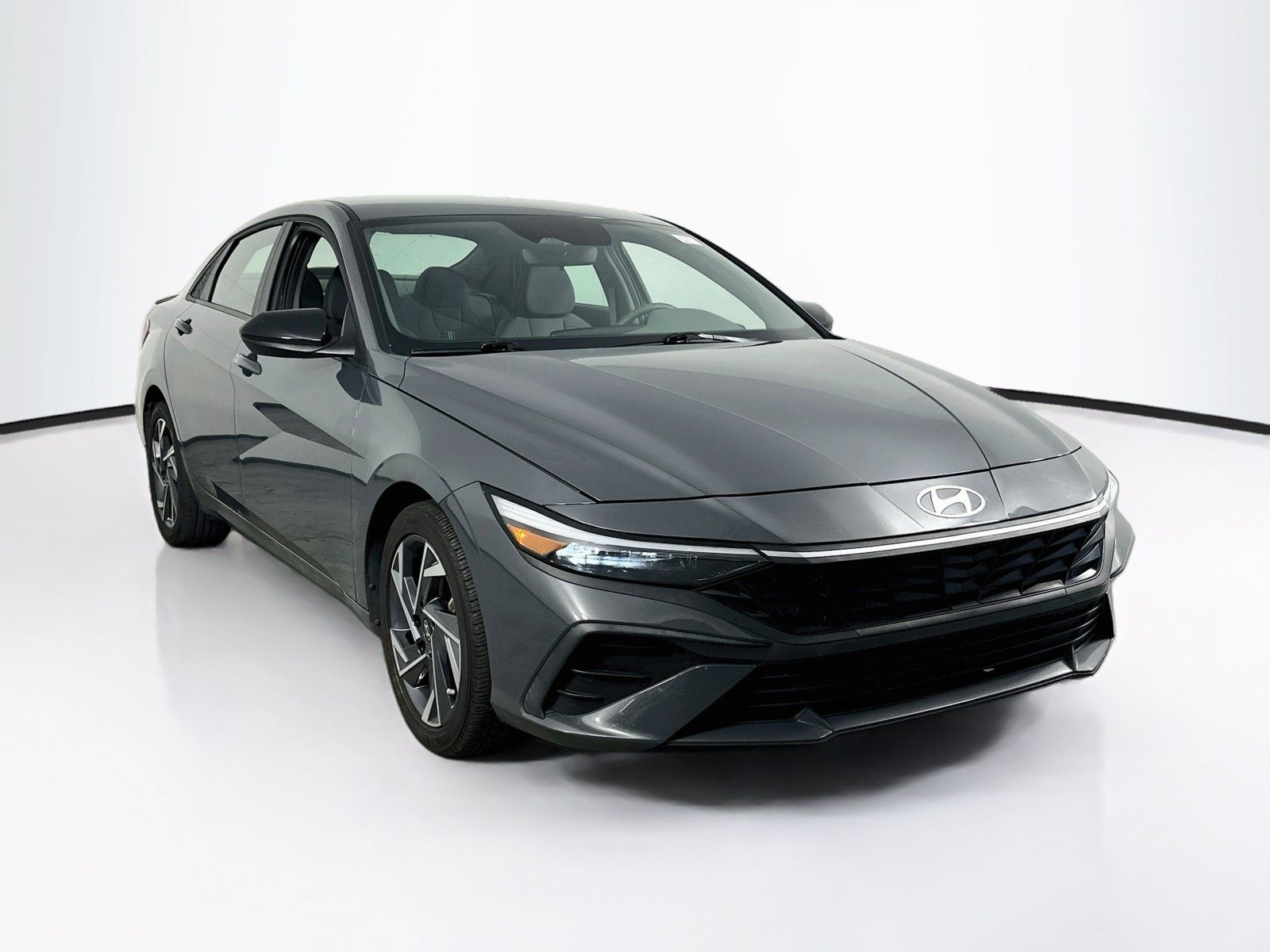Used 2025 Hyundai Elantra Sport FWD image 3