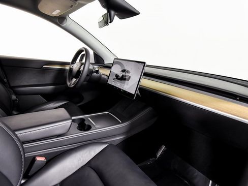 Used 2023 Tesla Model Y Long Range image 27