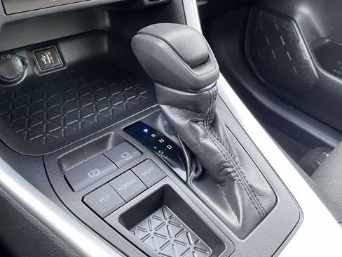 Used 2024 Toyota RAV4 XLE image 30